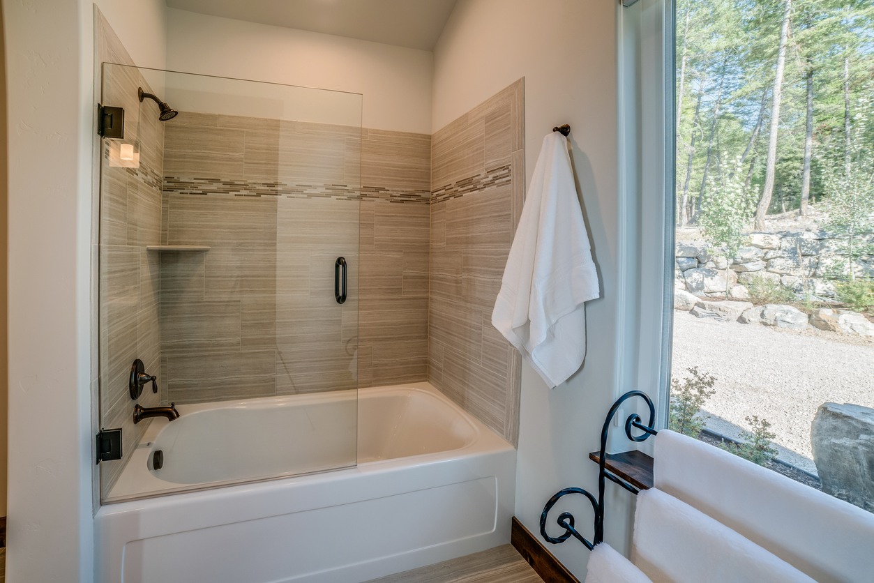 Shower & Tub Repair in Driscoll